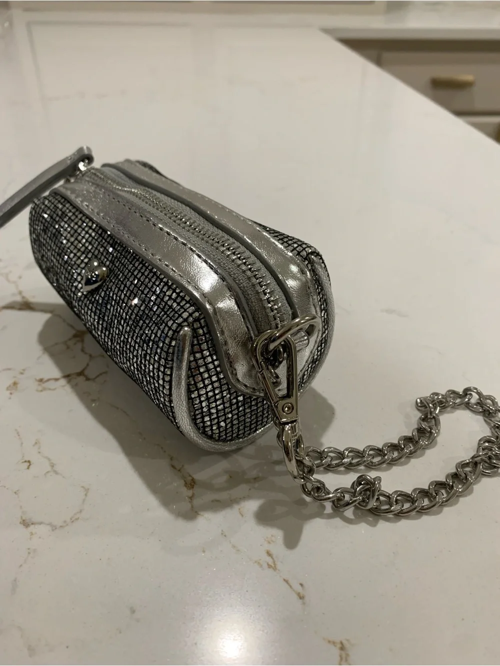 Juicy Couture Silver Barrel Coin Purse with Silver chain - Picture 2 of 12